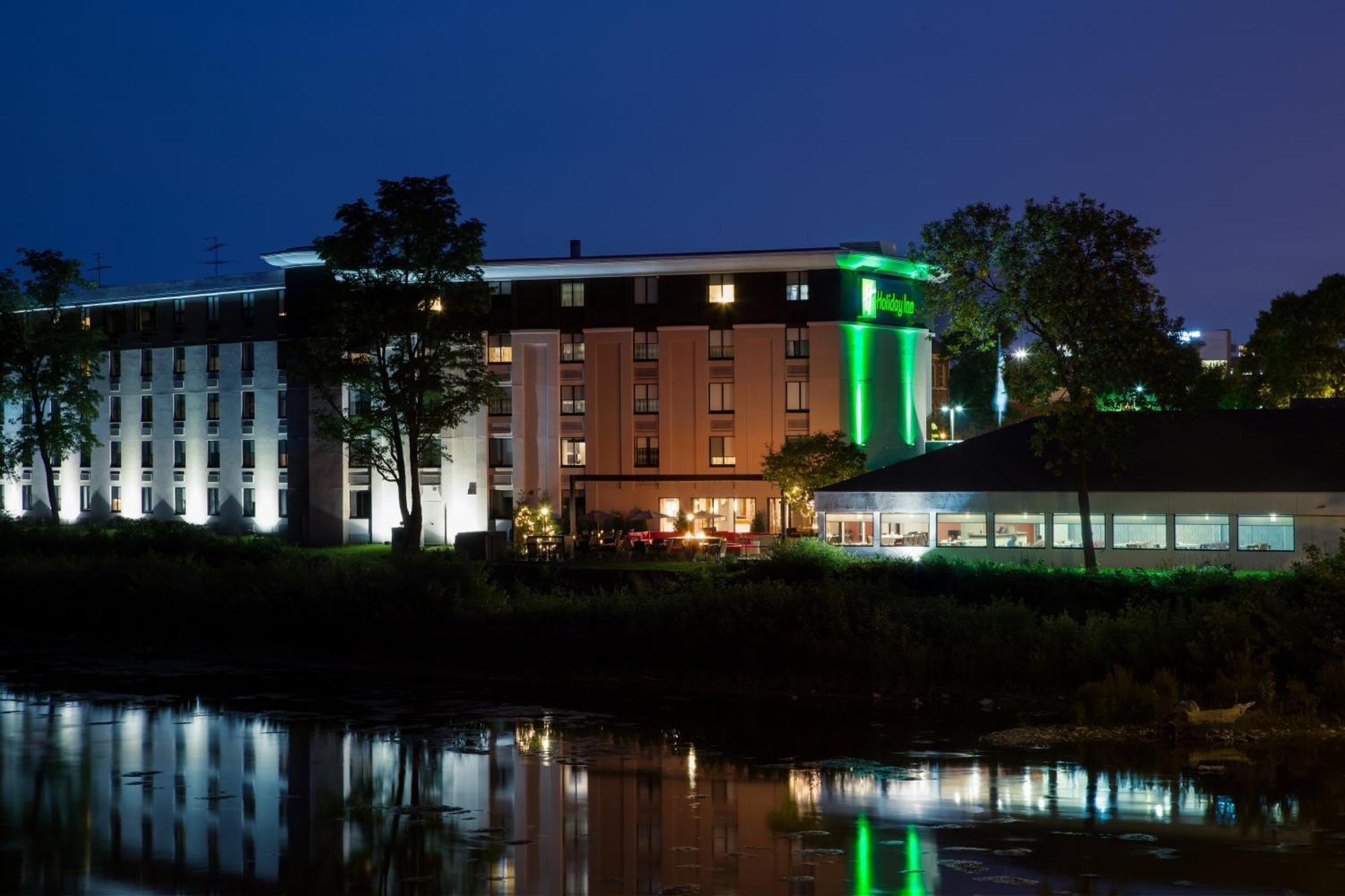 Holiday Inn Milwaukee Riverfront, An Ihg Hotel Exterior photo