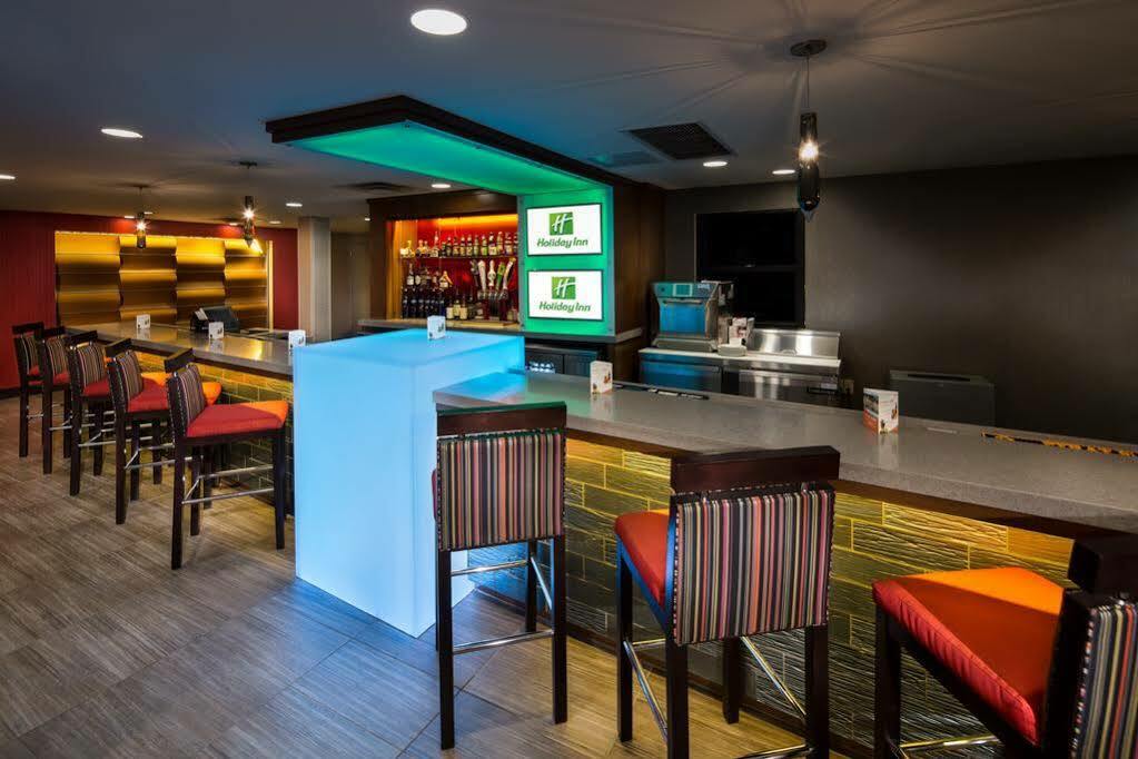 Holiday Inn Milwaukee Riverfront By Ihg Exterior photo