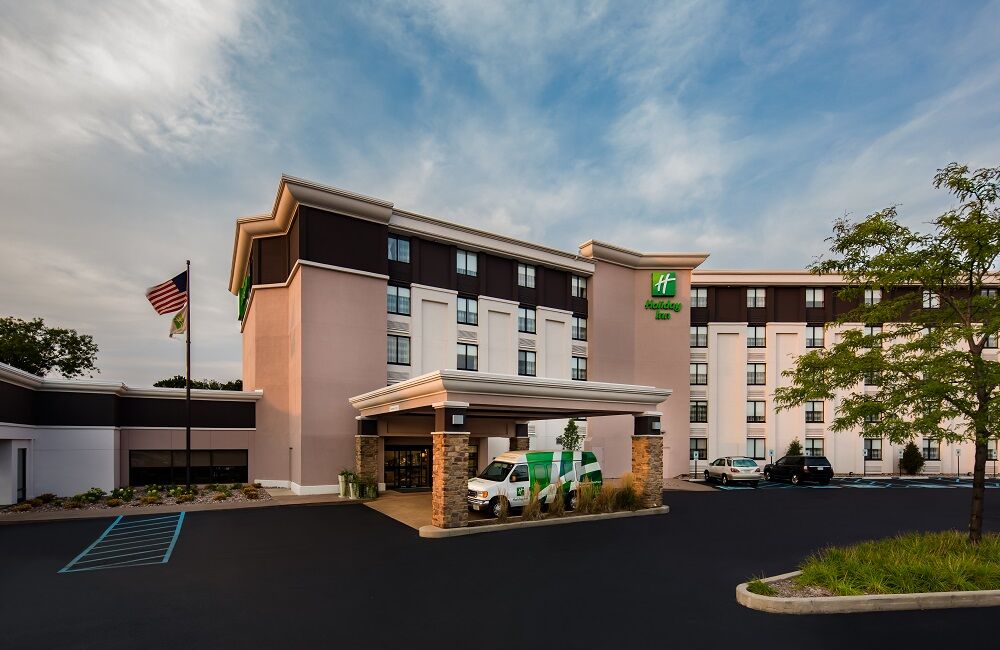 Holiday Inn Milwaukee Riverfront By Ihg Exterior photo