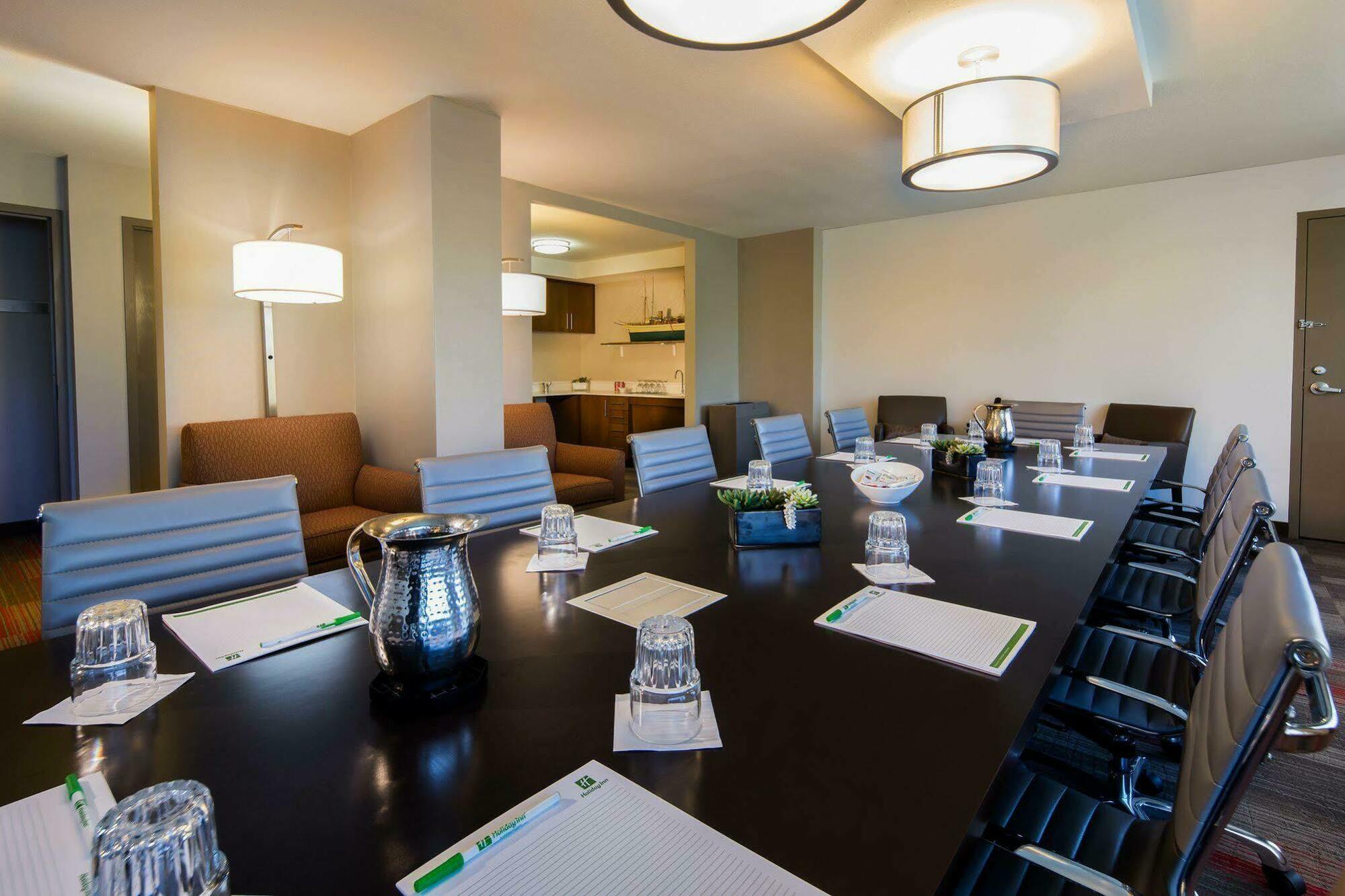 Holiday Inn Milwaukee Riverfront By Ihg Exterior photo